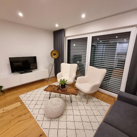Ella'S Lounge - Besonders Geniessen Singen Exterior foto